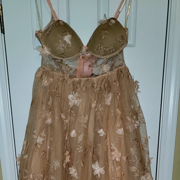 Lillys's Kloset Size M, Blush color - Picture 1 of 7
